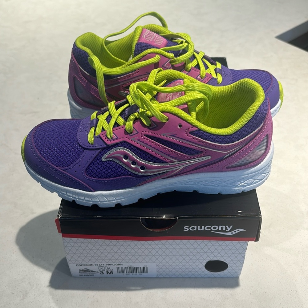 Saucony Cohesion. purple, pink, running shoes. Size 3M. Brand new. Never worn.